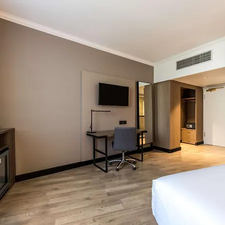 Nh Luxembourg Airport Hotel 4*