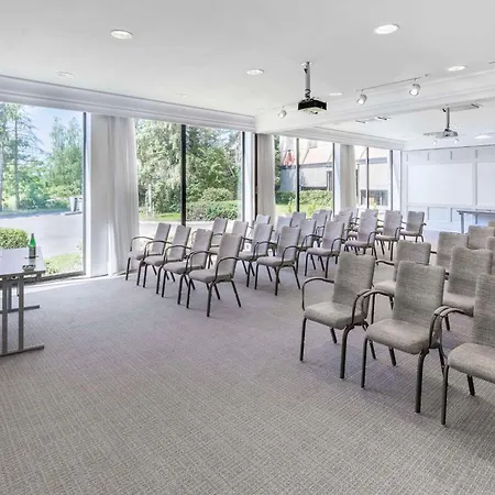 Nh Luxembourg Airport ホテル 4*