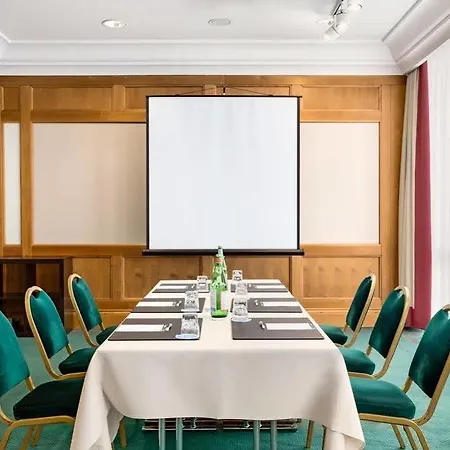 Nh Luxembourg Airport Hotel 4*