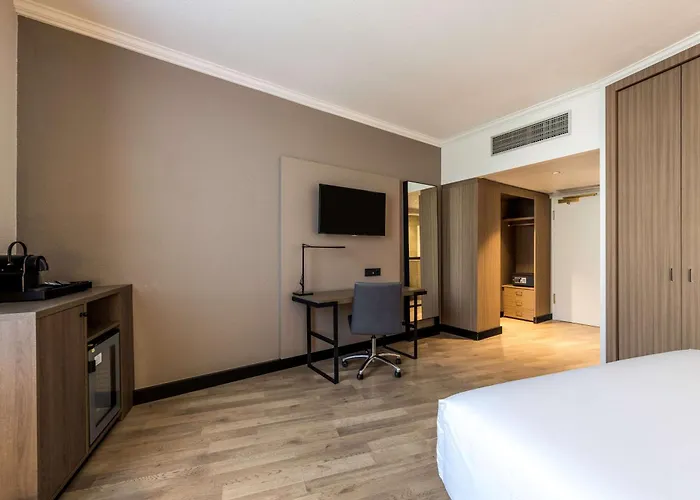 Nh Luxembourg Airport Hotel 4*