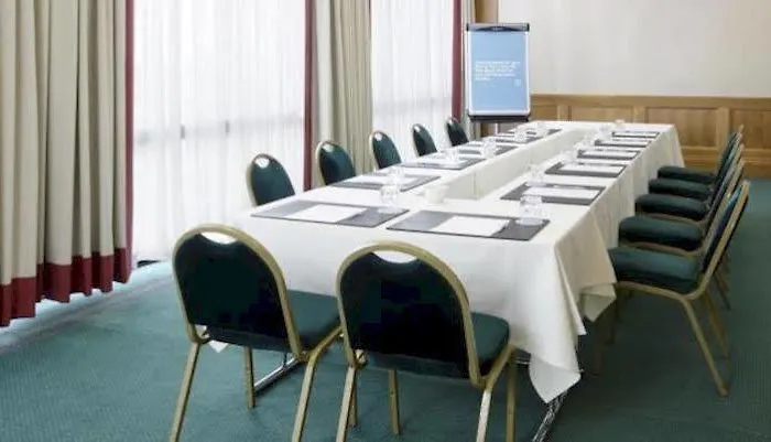 Nh Luxembourg Airport 4*