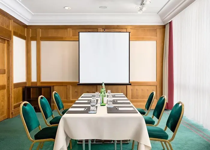 Nh Luxembourg Airport 호텔 4*