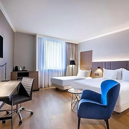 Nh Luxembourg Airport Hotel 4*