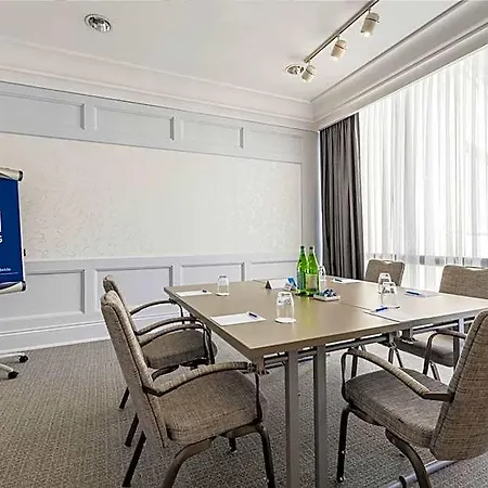 Nh Luxembourg Airport Hotel 4*