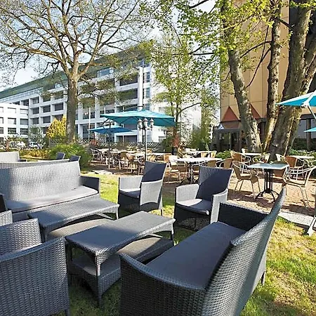 Nh Luxembourg Airport Hotel 4*