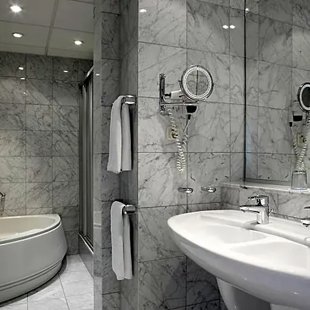 Nh Luxembourg Airport Hotel 4*