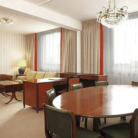 Nh Luxembourg Airport 4*