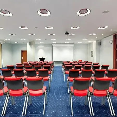 Nh Luxembourg Airport Hotel 4*