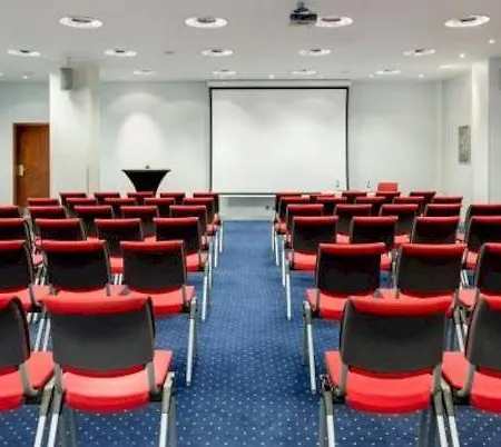 Hotel Nh Luxembourg Airport 4*