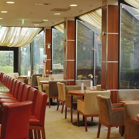 ホテル Nh Luxembourg Airport 4*