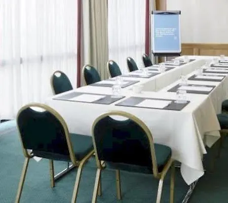 Nh Luxembourg Airport 4*