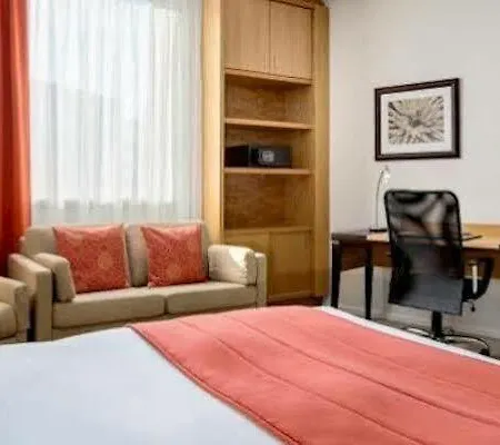 ホテル Nh Luxembourg Airport 4*